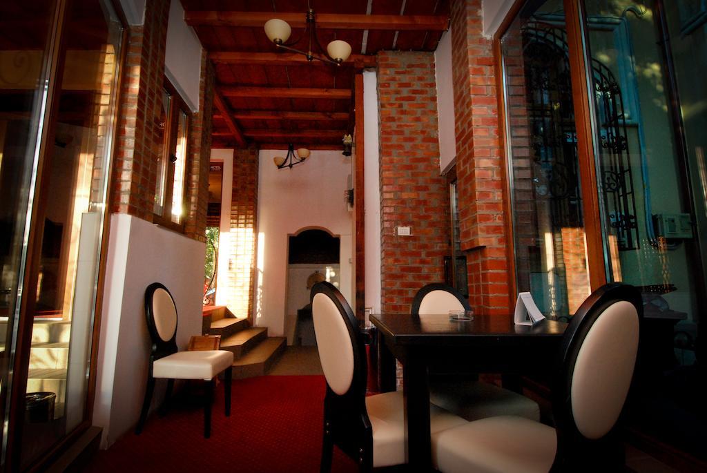 Hotel Zara Роман Экстерьер фото