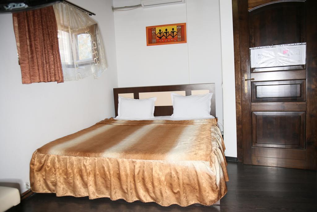 Hotel Zara Роман Экстерьер фото