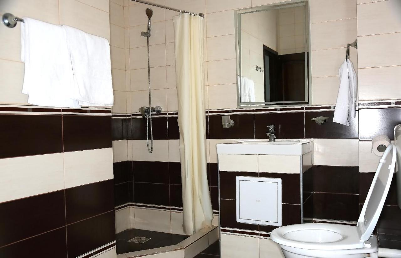 Hotel Zara Роман Экстерьер фото